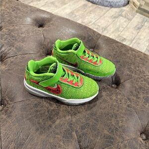 Nike Kids Sneakers in Green and Red
